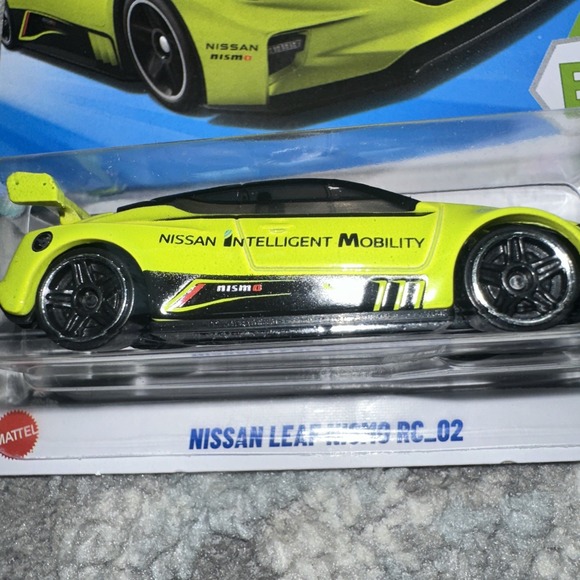 HOT WHEELS CASE J 2025  NISSAN LEAF NISMO RC02 REGULAR TREASURE HUNT RTH - Picture 2 of 4